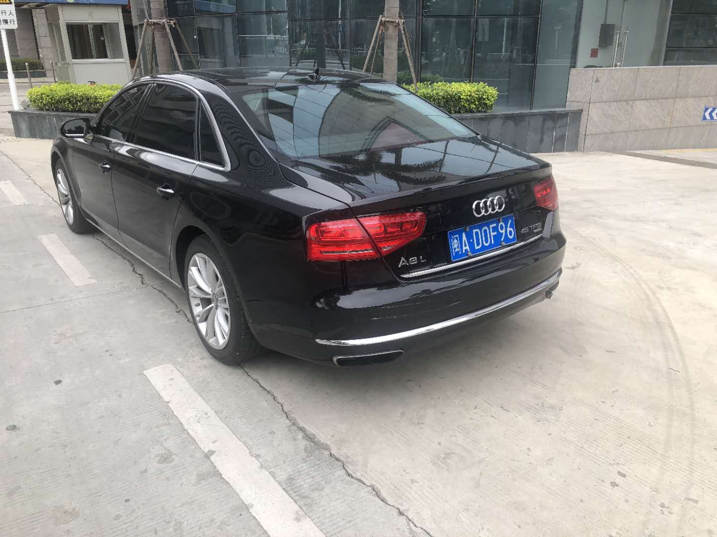 奥迪A8(闽AD0F96)-2.jpg